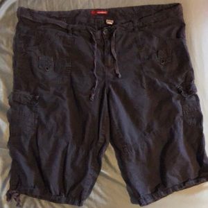 Navy blue shorts/capris